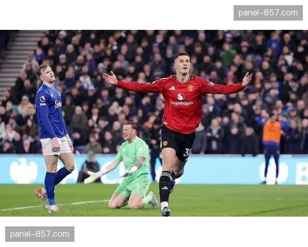 实时：B费点射破门，曼联主场1-0领先埃弗顿