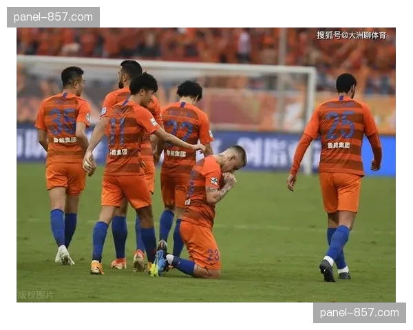 “文明观赛”倡议见效，浙江主场球迷为受伤的对手球员鼓掌